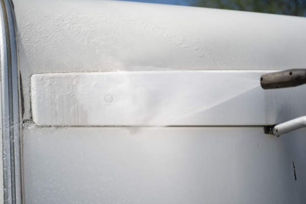 AGO Kraft Schwarzstreifen-Entferner Anwendung Schritt 1