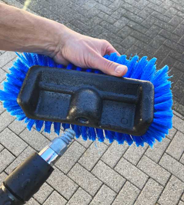 AGO Montage Bürste Schritt 1